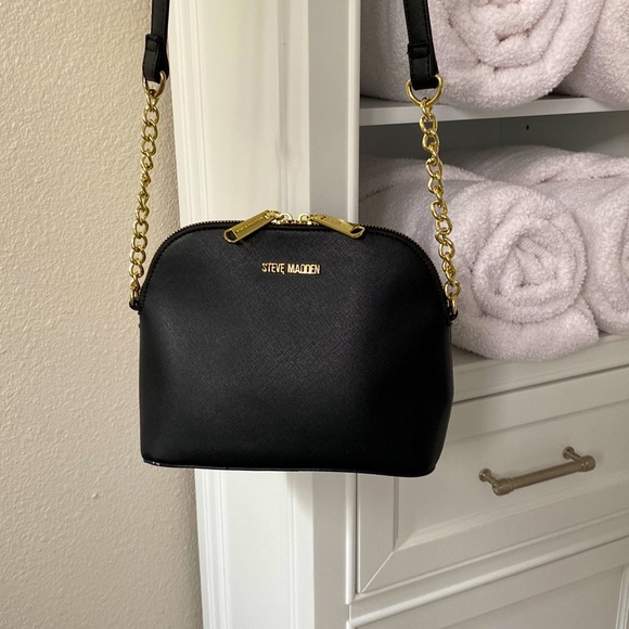 Steve Madden Bags Steve Madden Dome Crossbody Bag Black And Gold Poshmark